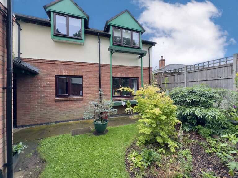 St. James Court, Birstall, LE4