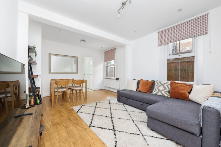 St. Albans Avenue, London, W4