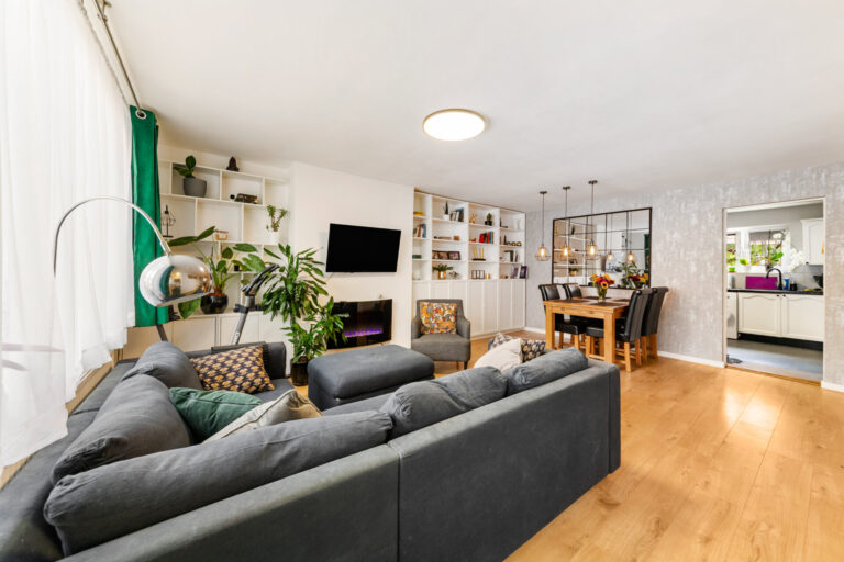 Cranleigh Road, Feltham, TW13