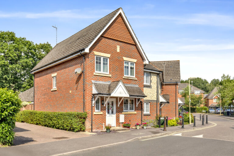 Sycamore Road, Lindford, GU35