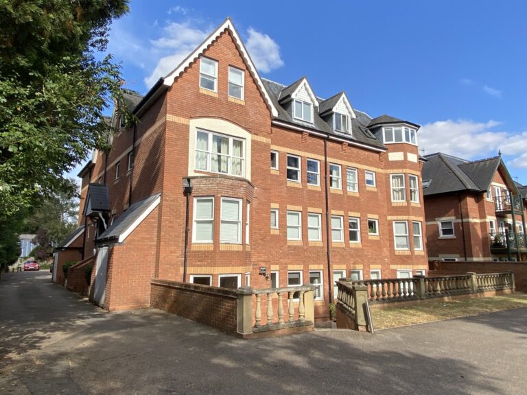 Guys Cliffe Avenue, Chestnut Court, CV32