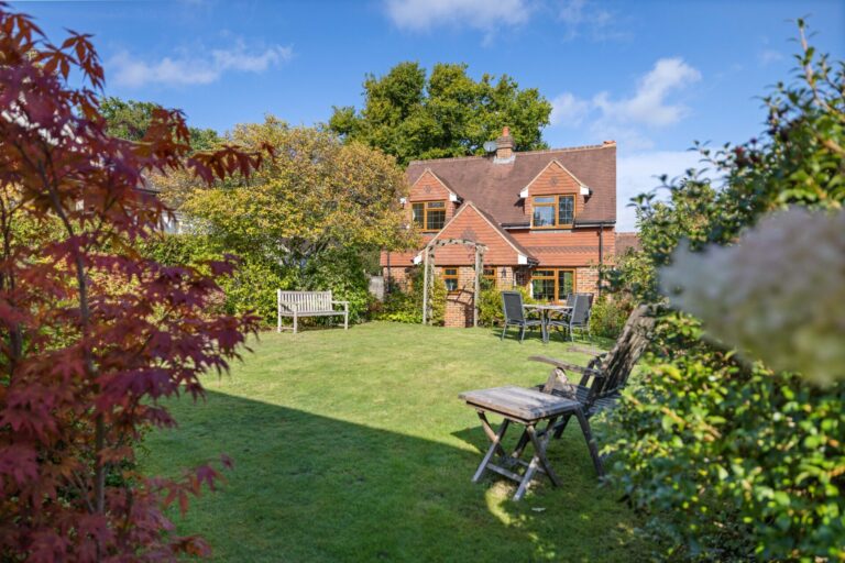 Petworth Road, Haslemere, GU27