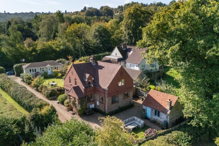 Petworth Road, Haslemere, GU27