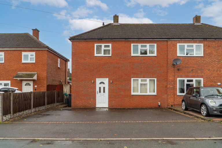 Beauchamp Road, Hockley, B77
