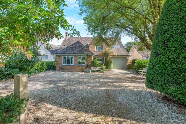 Gable House, 13 Dog Close, Adderbury, Ox17 3ef