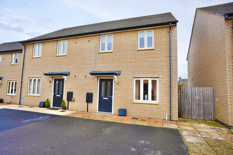 Clapton Close, Stamford, PE9