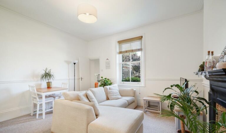 Thorney Hedge Road, London, W4