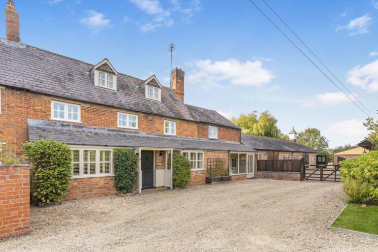 Aynho Road, Adderbury, OX17