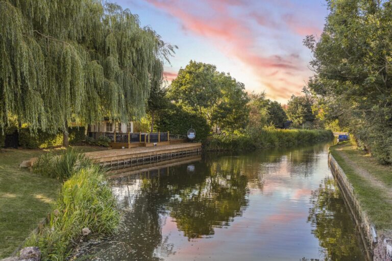 Aynho Road, Adderbury, OX17