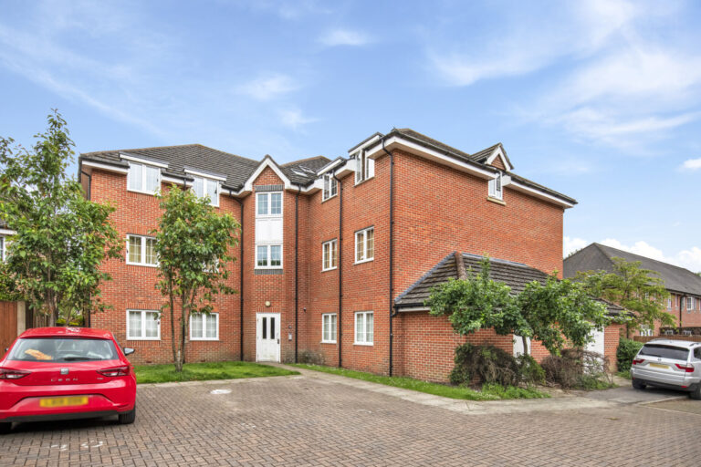 Hawthorn Way, Lindford, GU35