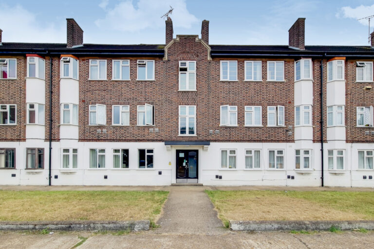 Great West Road, Isleworth, TW7