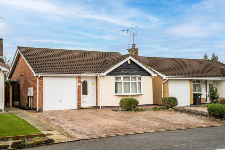 Rothbury Avenue, Trowell, NG9