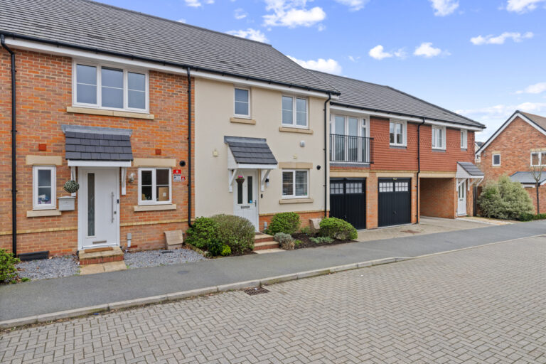 Welberry Way, Blackwater, GU17