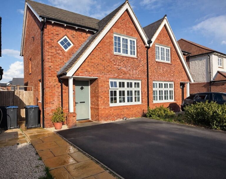 Clifton View Close, Houlton, CV23