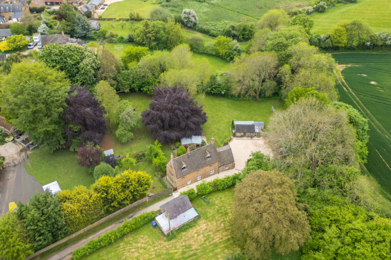 Glovers Lane, Middleton Cheney, OX17