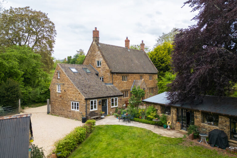 Glovers Lane, Middleton Cheney, OX17