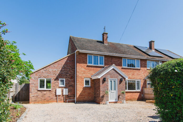 Walton Avenue, Twyford, OX17