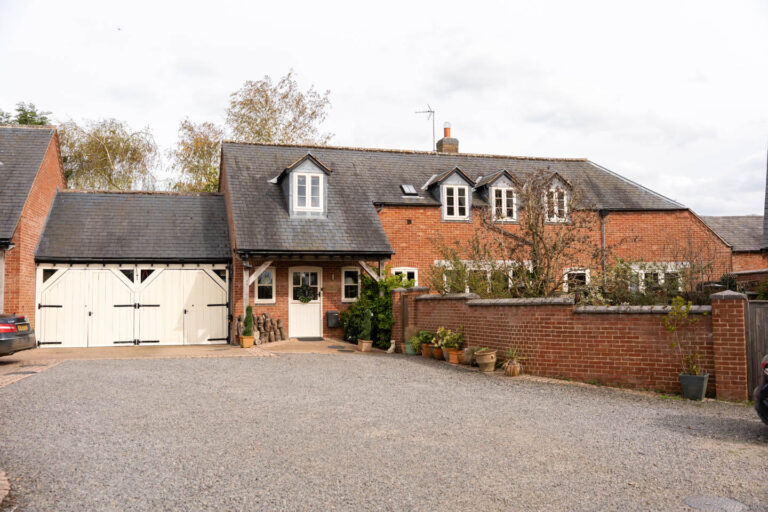 The Stables, Coombes Yard, Sibbertoft, LE16 9UP