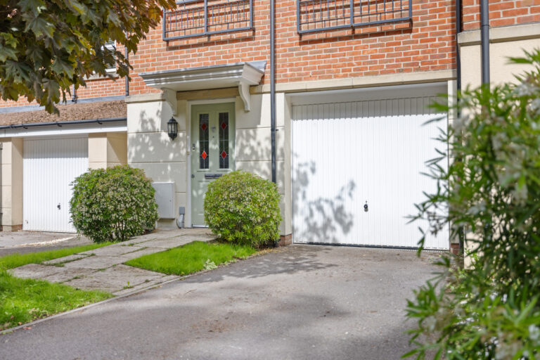 Hawthorn Way, Lindford, GU35