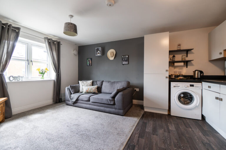 Cheney Court, Husbands Bosworth, LE17