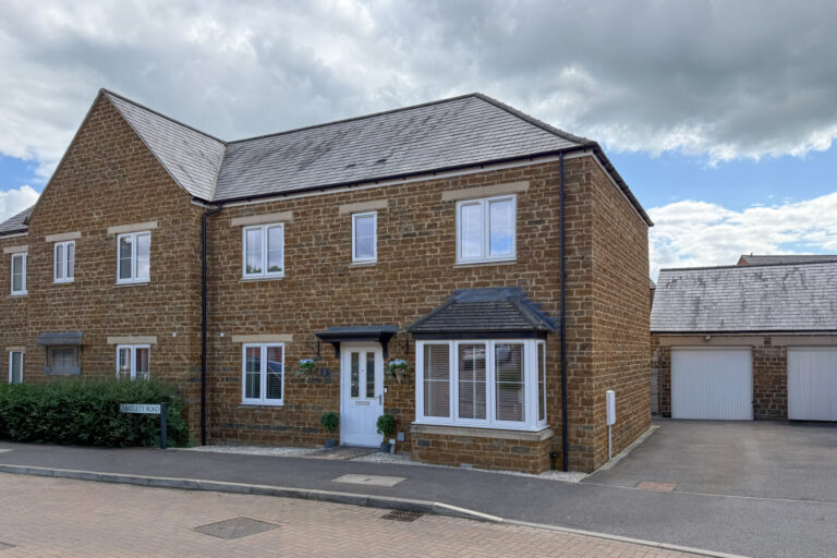 Bartlett Road, Bloxham, OX15