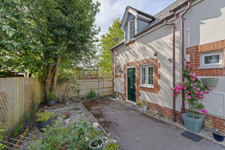 Victoria Way, Liphook, GU30