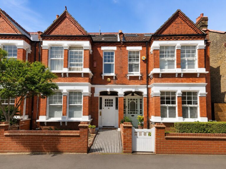 Wavendon Avenue, London, W4