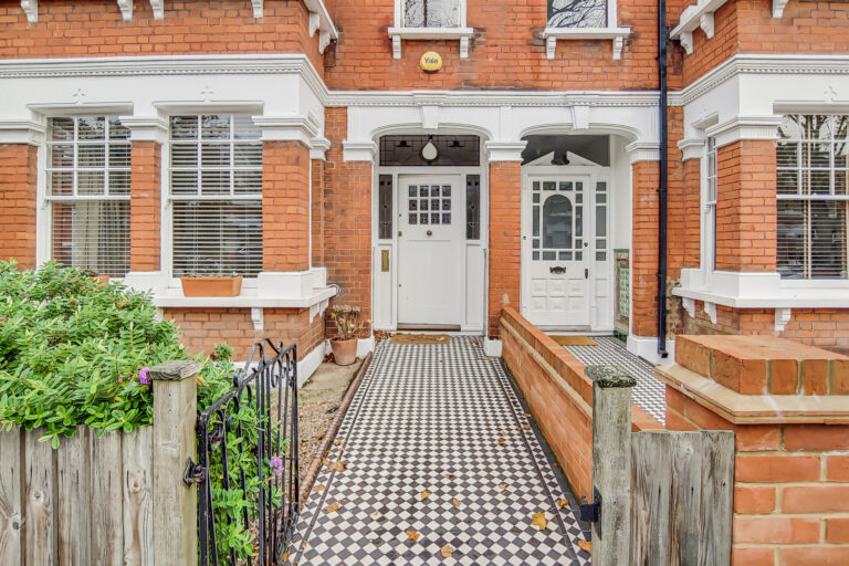 Wavendon Avenue, London, W4