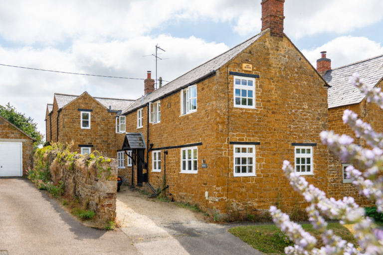 Wroxton Lane, Horley, OX15