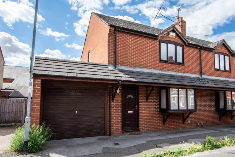 Warburton Street, Newark, NG24